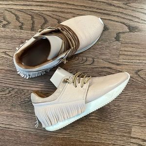 Esseutesse Fringe Sneakers